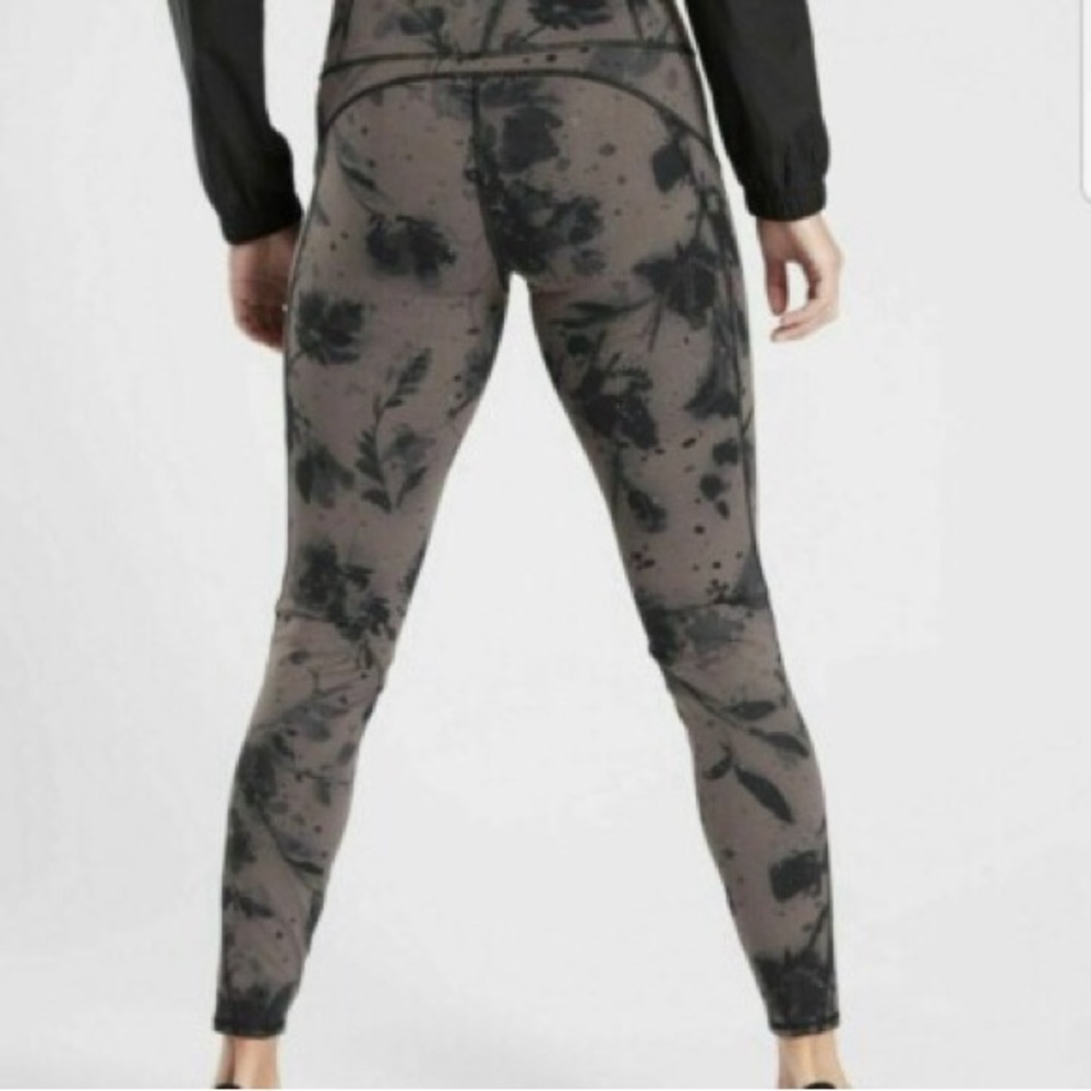 Athleta Rainier 7/8 Tight Leggings | Black Floral Print | Size Large